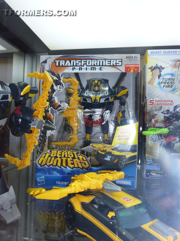 SDCC 2013   Transformers Weaponizers Optimus Prime And Bumblebee Figures Display Image  (10 of 19)